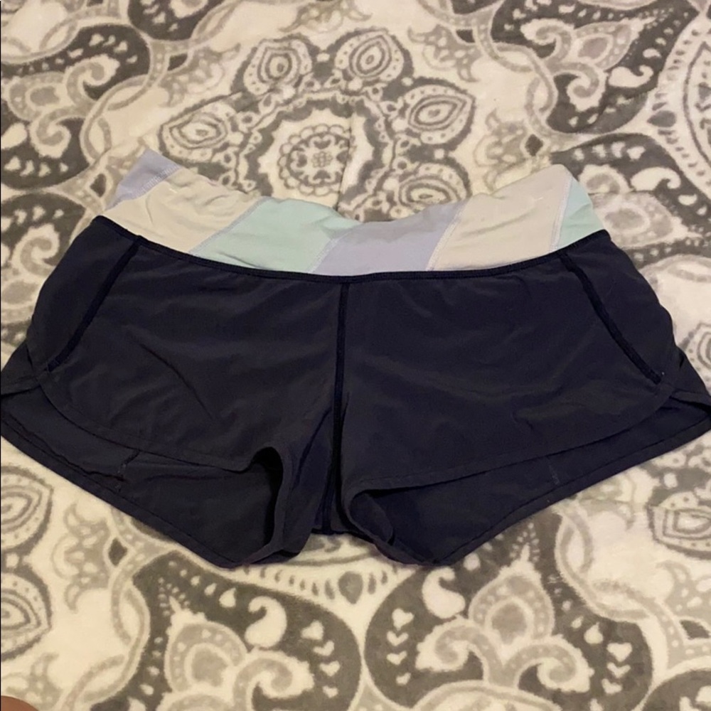 sped it up 2.5 lulu shorts